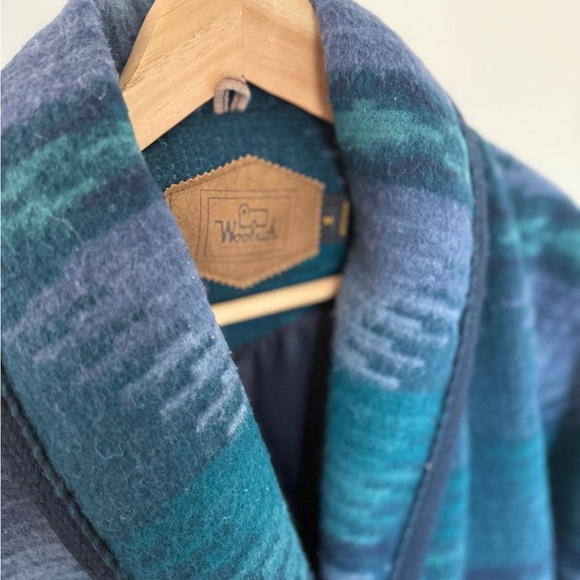Vintage Woolrich Blue and Green Patterned Women's Jacket - Picture 3 of 10